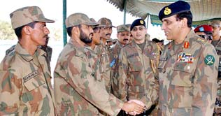 Army Chief Kayani visits North Waziristan